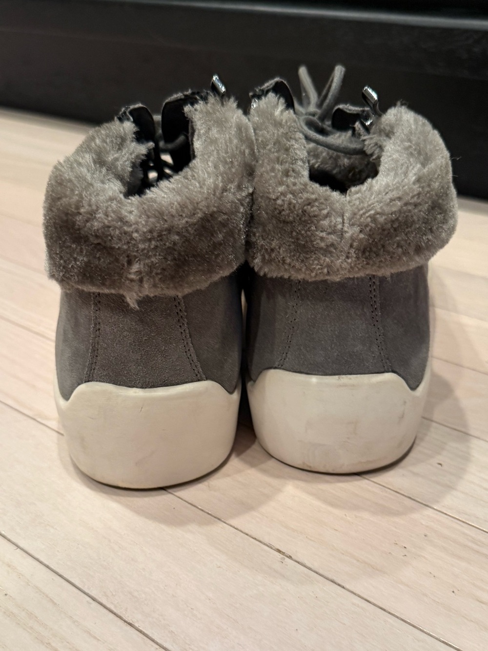 Vintage Russell Park Shearling-Lined Platform Sneakers - Picture 4 of 6